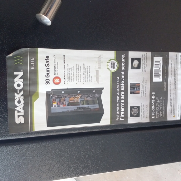 STACK-ON ELITE 30 Gun Safe - Picture 2 of 8